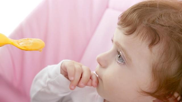 宝宝吃饭按量还是按需？找准这个参考，喂饭不纠结