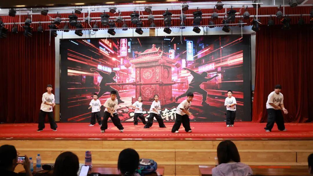 大兴区第二小学舞蹈社团举行“情润初心 舞动未来”期末汇报展演