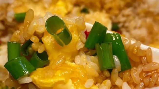 古法熬制雪白猪油，一碗拌饭承载滇地农家滋味