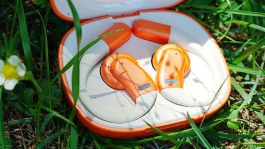 运动戴耳机总闷汗？试试开放式设计，透气还不耽误听导航