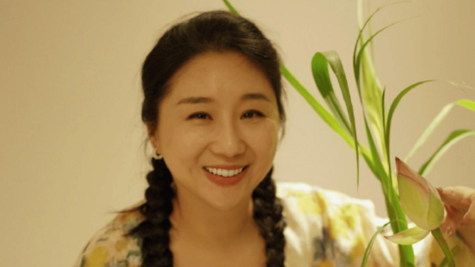 傅首尔暴瘦引全网热议，身形巨变面相违和，蜕变争议并存