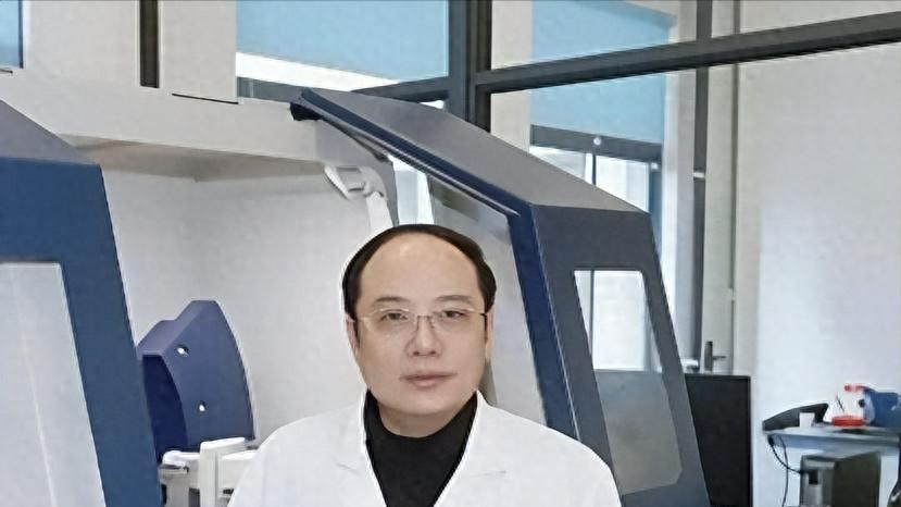 谁让高中学历成了博导？两年 “学术生涯” 背后，千万经费去向成谜