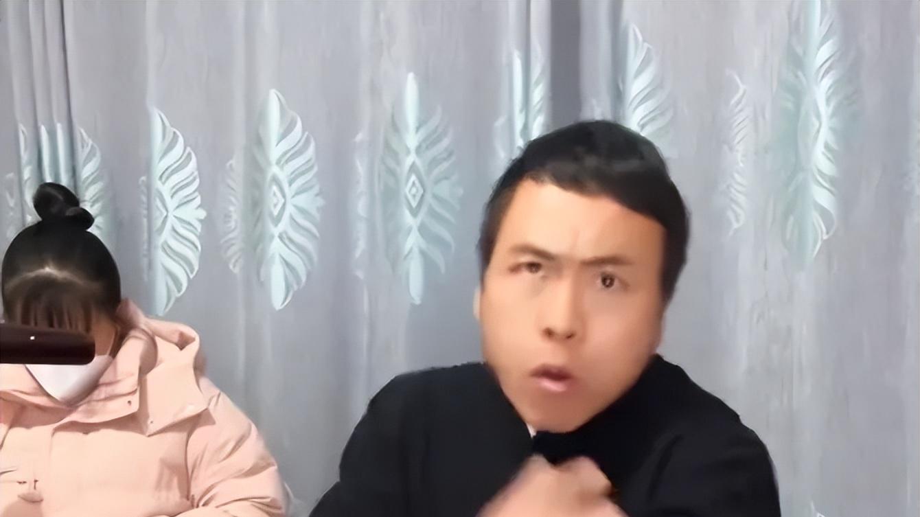 甄子丹模仿者直播，重复台词，动作滑稽，网友说：尊严和脸都不要了