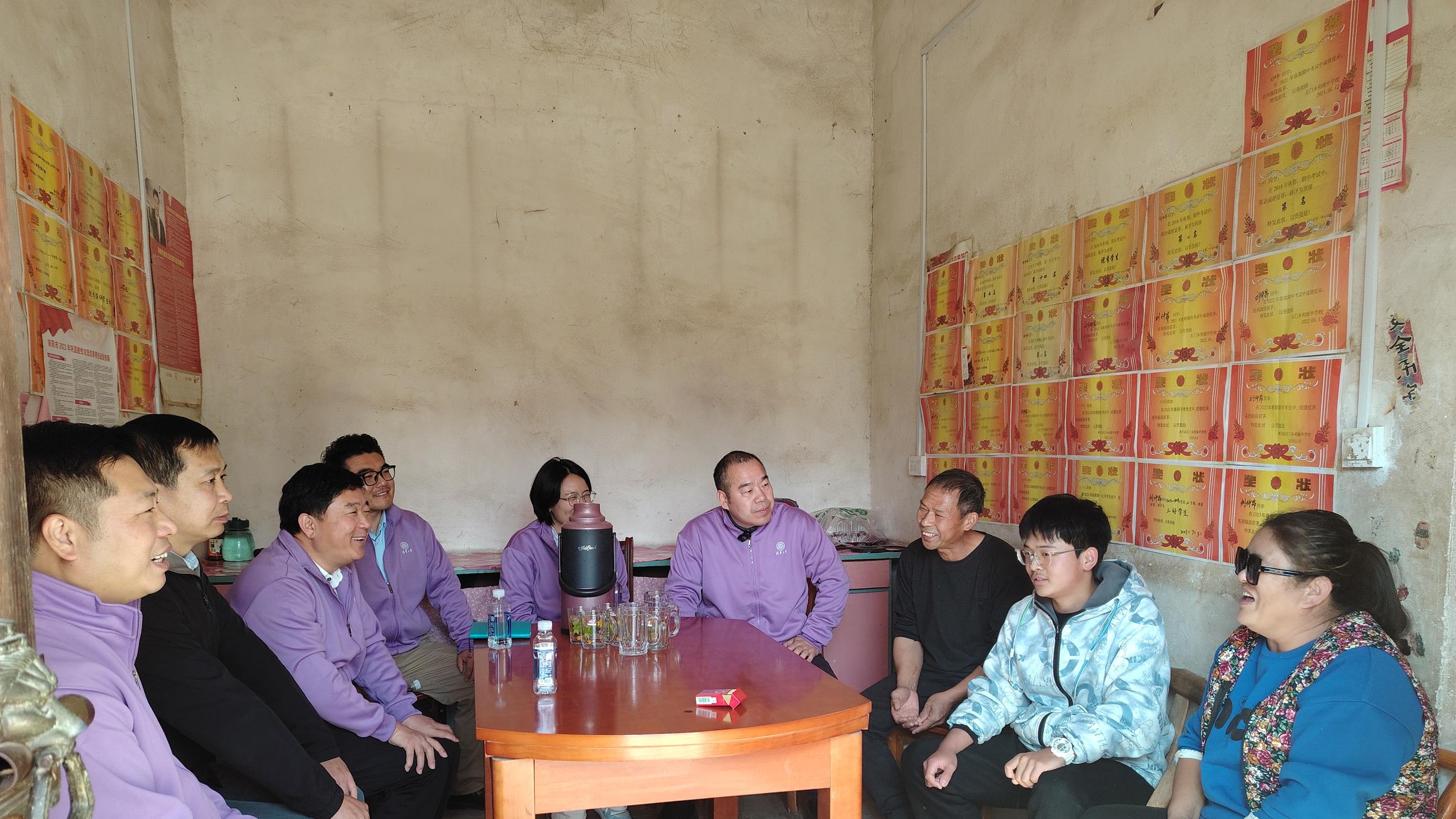 河南青少年心理咨询公益之路 潘新凌用爱与专业守护童心