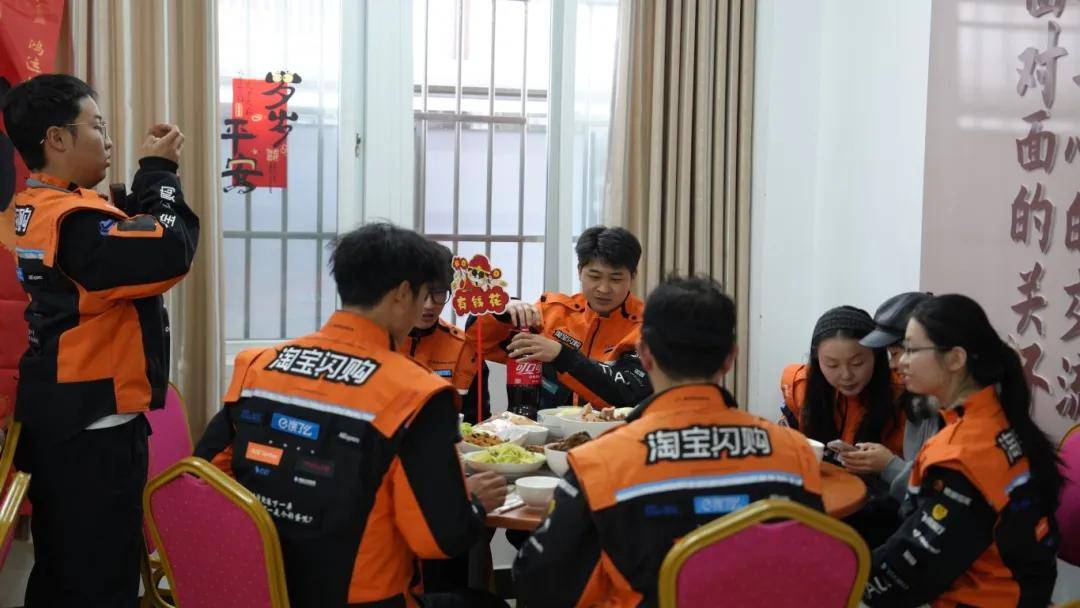 情暖春城·致敬坚守！昆明市总工会暖心年夜饭致敬坚守者