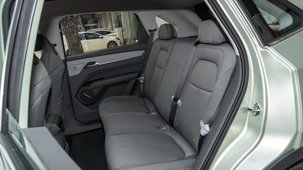 售价10.99万的底气在哪？奔腾悦意03增加新车型，配置有所提升