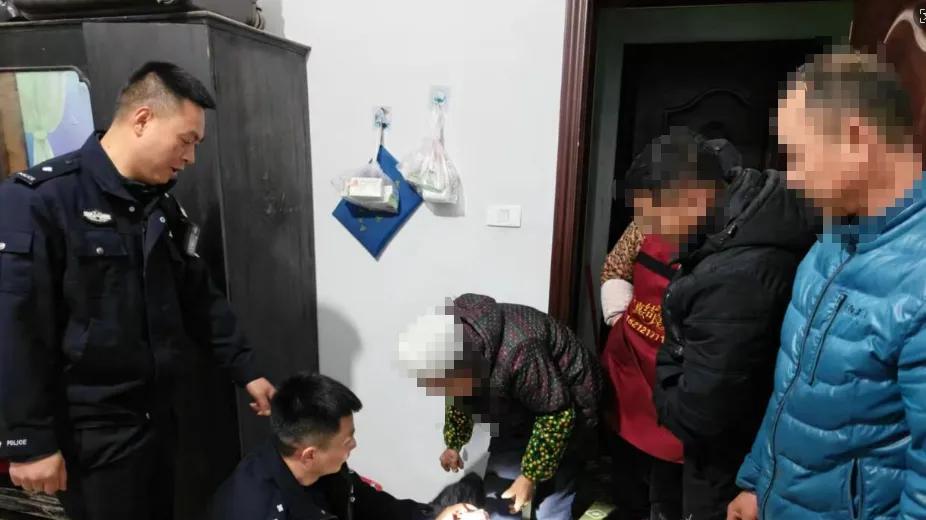 老人“丢钱”闹乌龙，民警耐心帮寻回