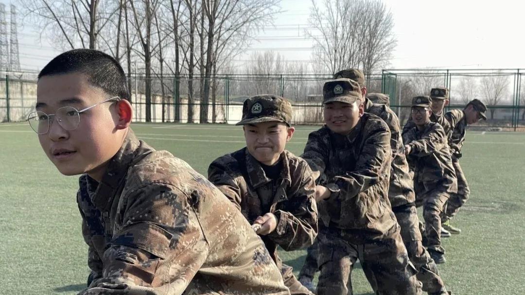 在力量与协作中成长：迈向阳光基地户外活动日记录