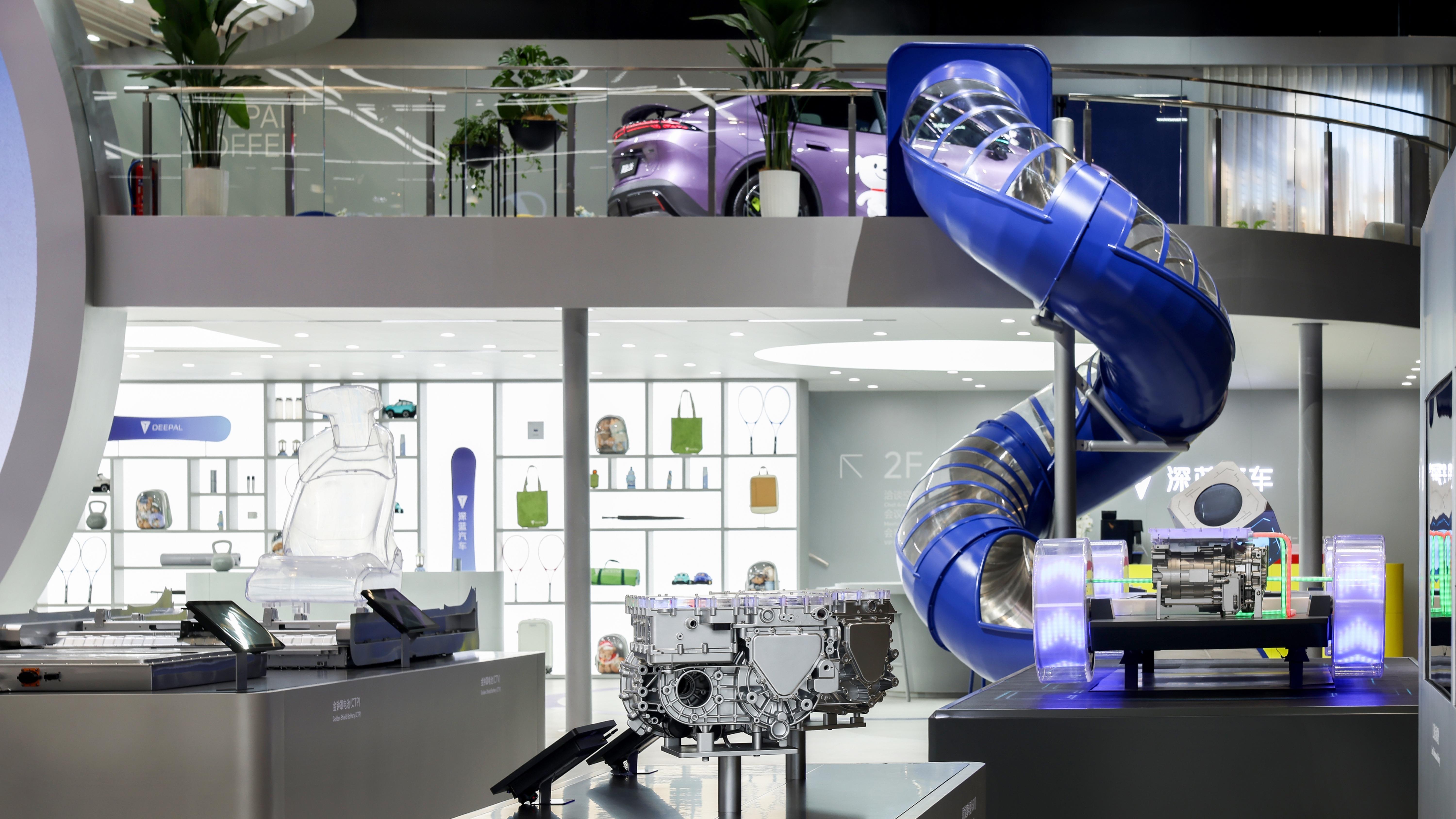 深蓝L06 Max上市，12.59万起，定义年轻轿跑新标杆