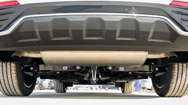 12.47万买2.0T+8155芯片！星越L长风版上市，性价比拉满了？