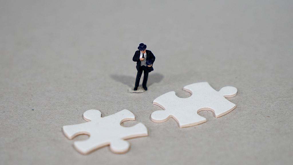 荣耀紧急否认，豆包手机黄了？AI和手机厂的“联姻”，卡在了彩礼上