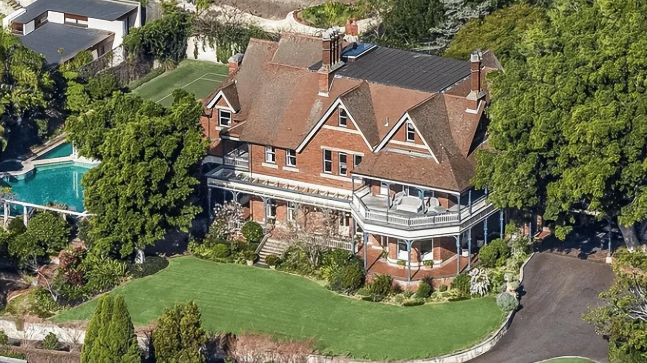 老板跑路澳洲，让26名员工背债坐牢，上海“富婆会所”藏着什么？