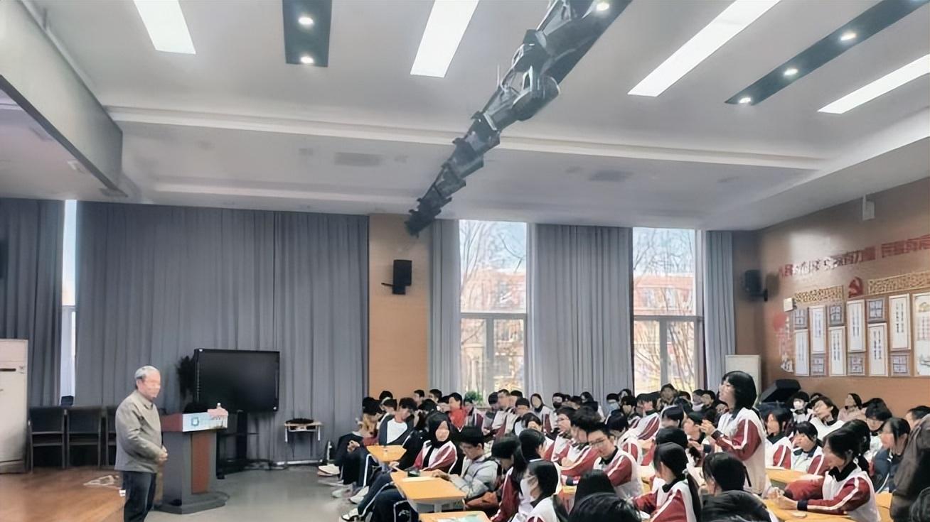 对话外交官，放眼望世界