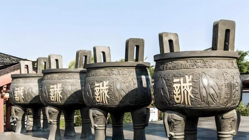 问鼎中原丨楚庄王陈兵洛邑南郊，询问九鼎大小轻重