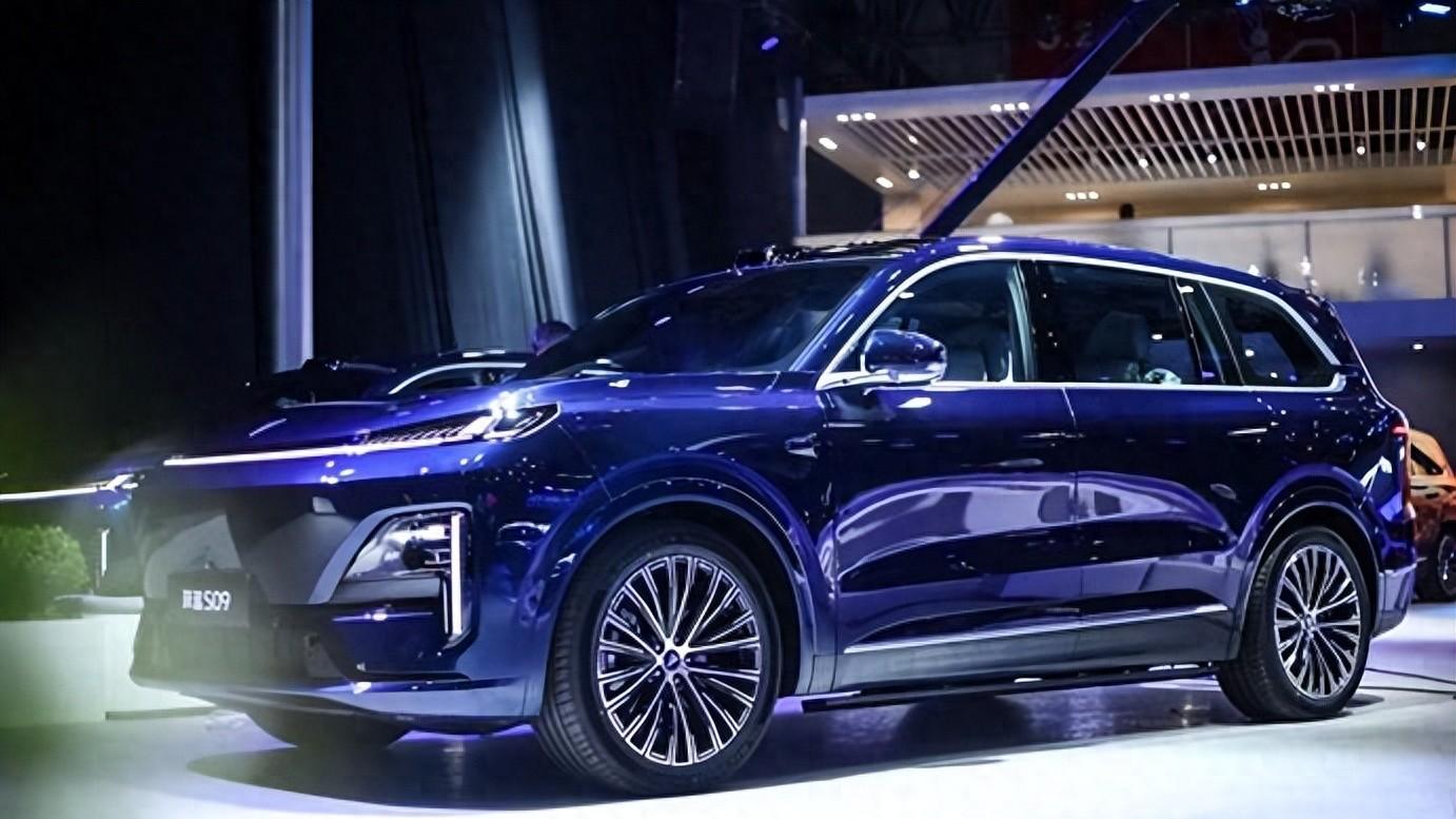 双车破局：深蓝S09与零跑C16的科技普惠新叙事