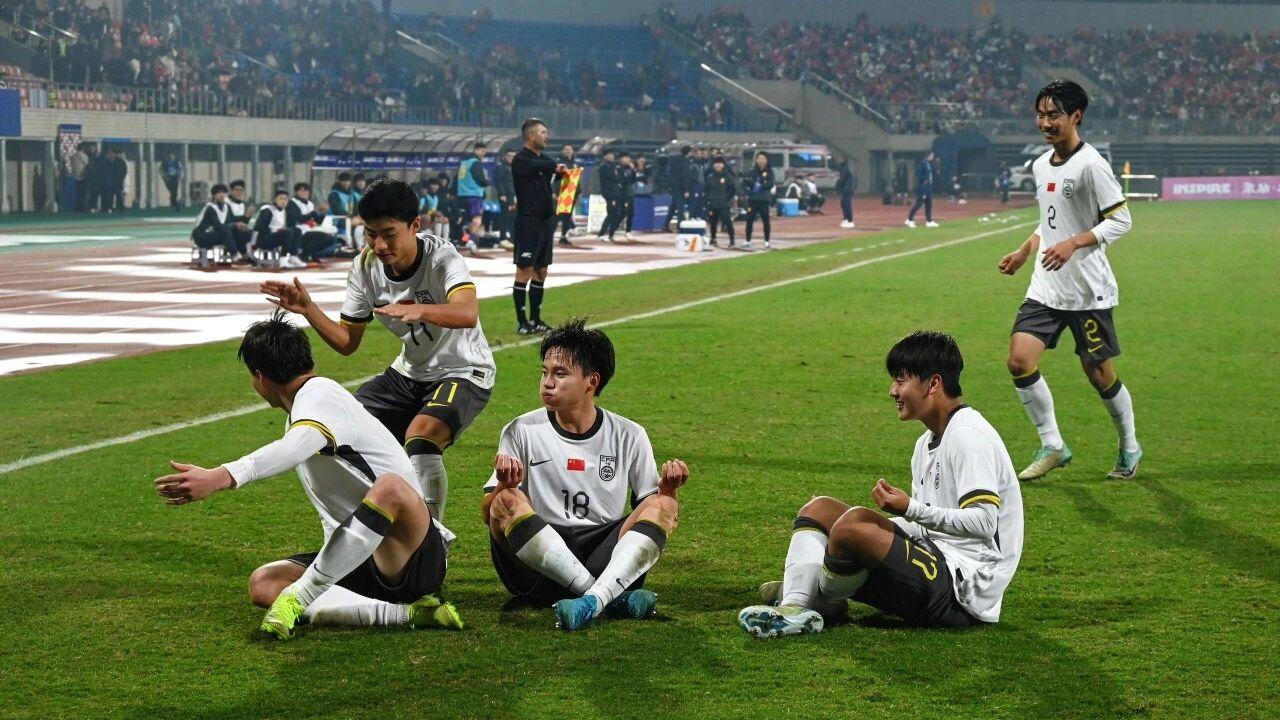 16岁国少核心邝兆镭中断留洋！加盟深圳新鹏城征战2026中超