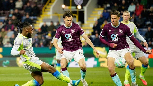 伯恩利 0-2 曼城结果：曼城超越阿森纳登顶，伯恩利降级