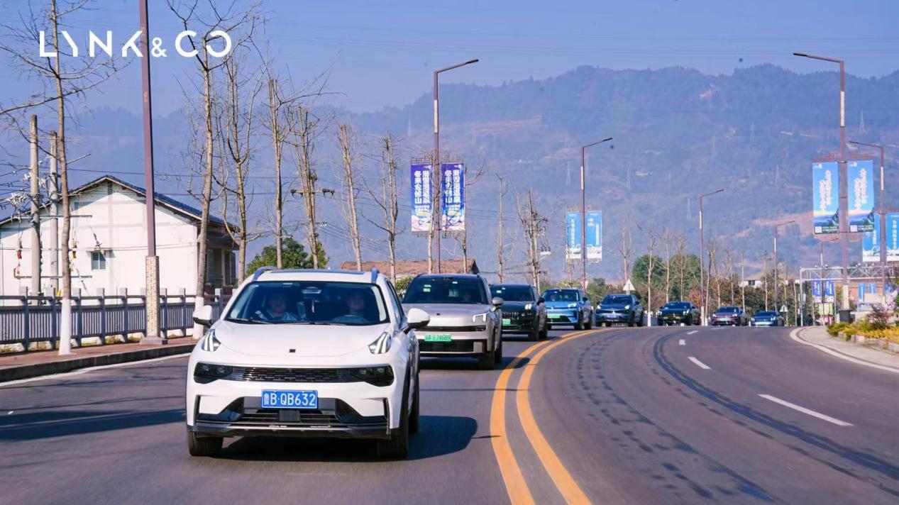 金佛山试驾领克全系，产品力支撑销量大涨