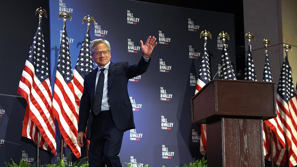 风口之上！英伟达狂押AI芯片，在手订单超5000亿，垄断地位难撼动