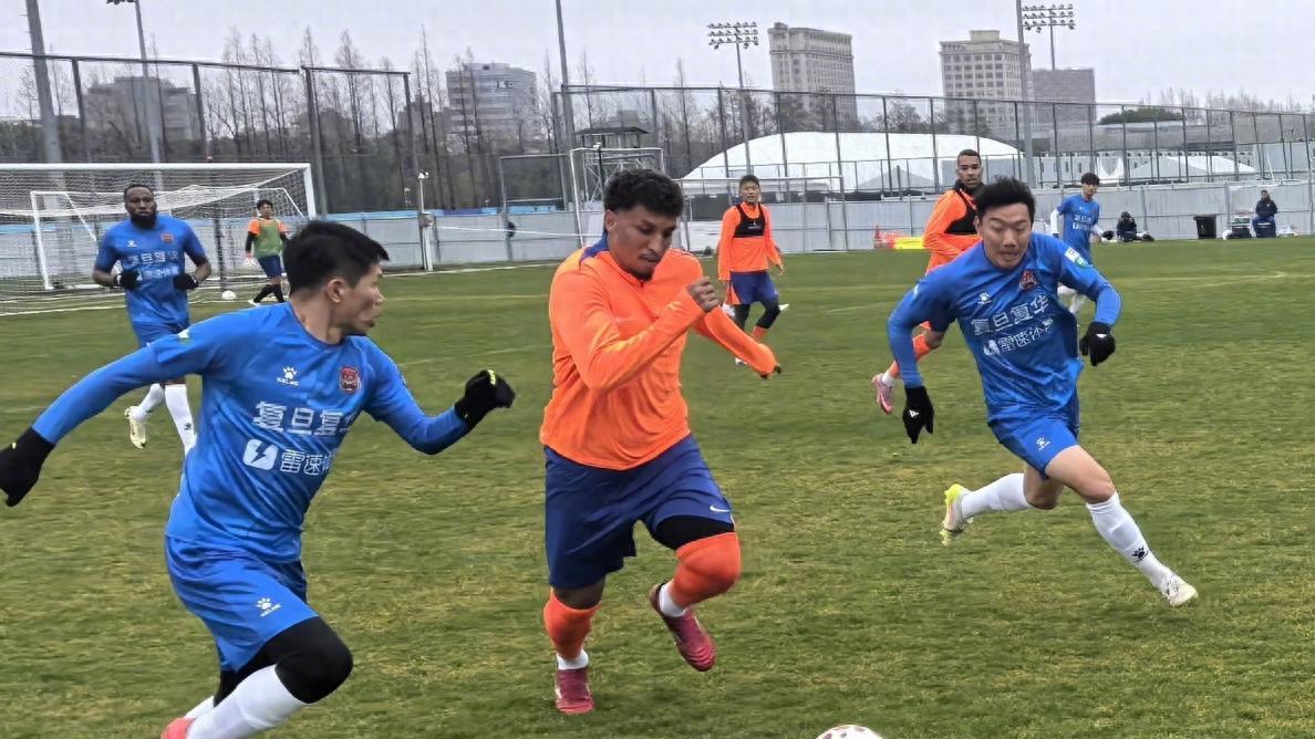 热身赛泰山队3-1击败中甲队，泽卡破门，两套阵容出战