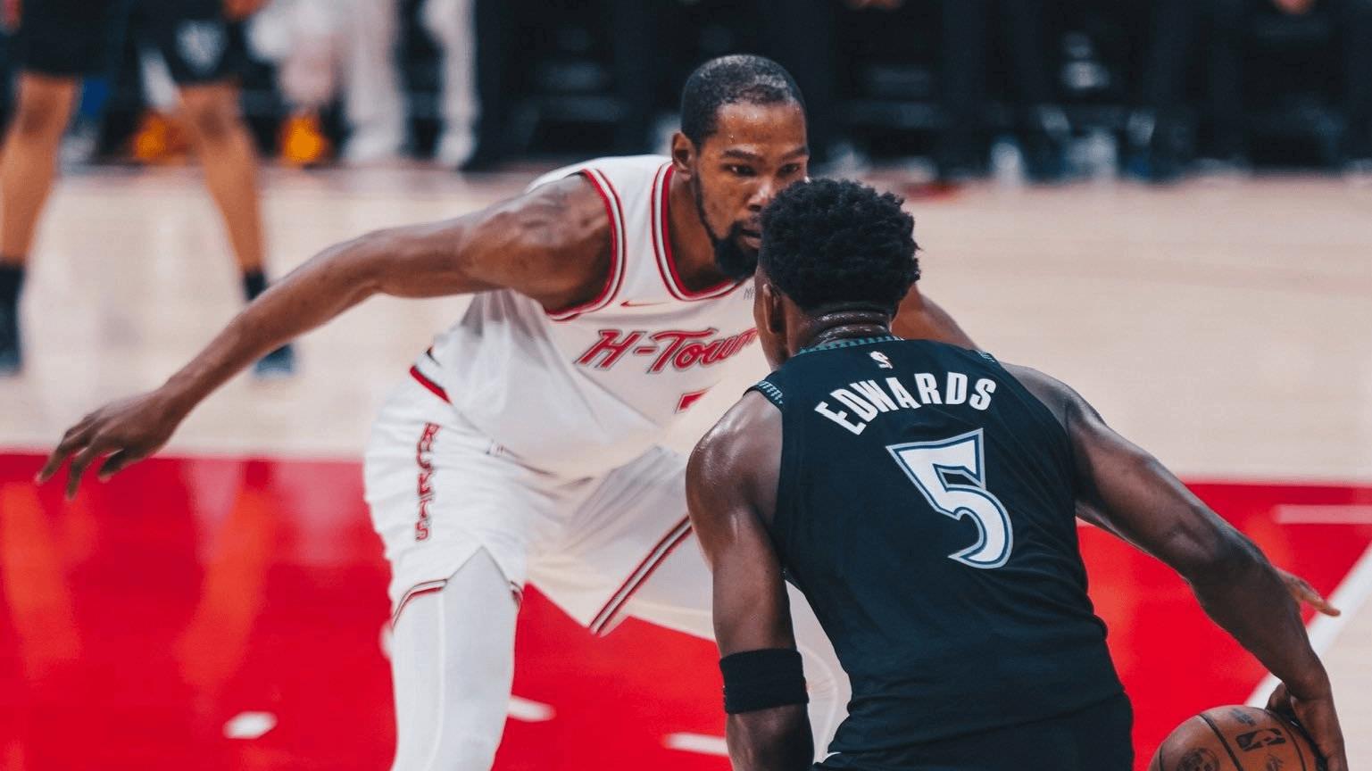 爱德华兹再次战胜偶像！森林狼终结火箭8连胜，华子“求衣”被拒？KD这波回应亮了