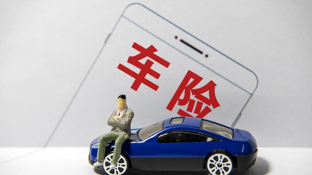 法院：非机动车对机动车无法定赔偿义务！三轮车全责撞坏汽车，保险代位追偿，不予支持！