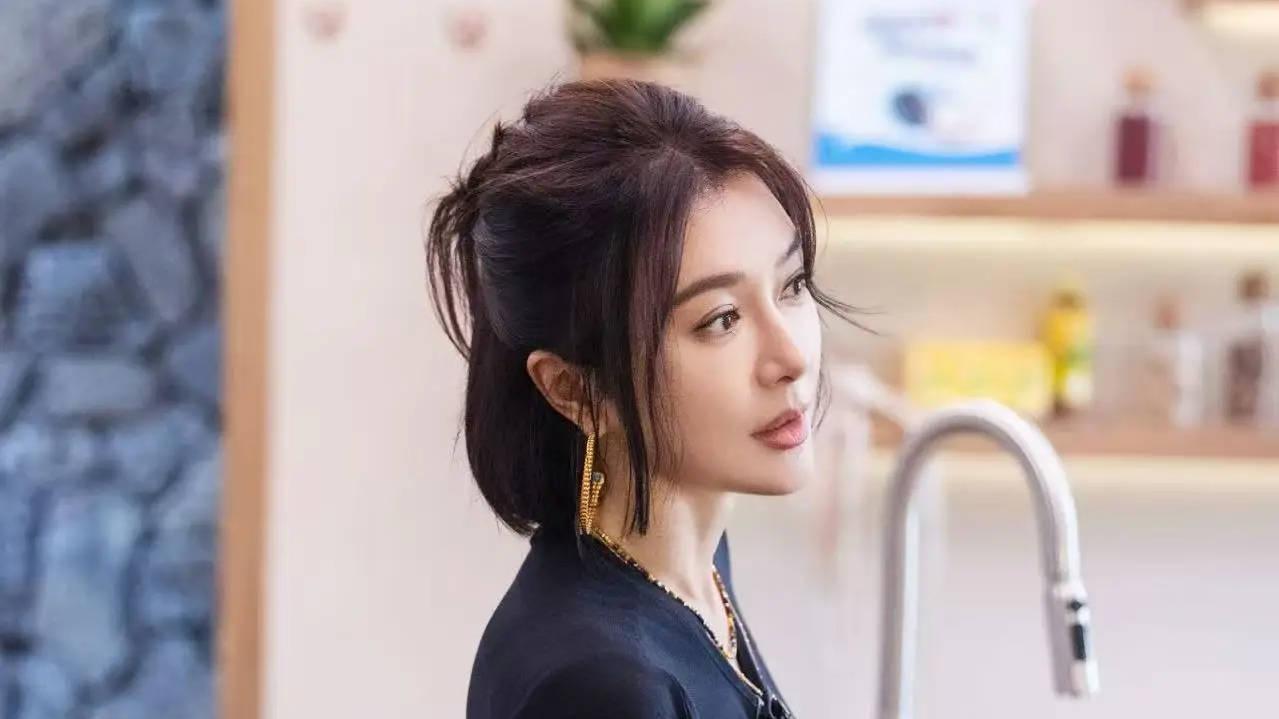 ​金子涵曝脸被注射药物！秦岚方火速辟谣：互不相识