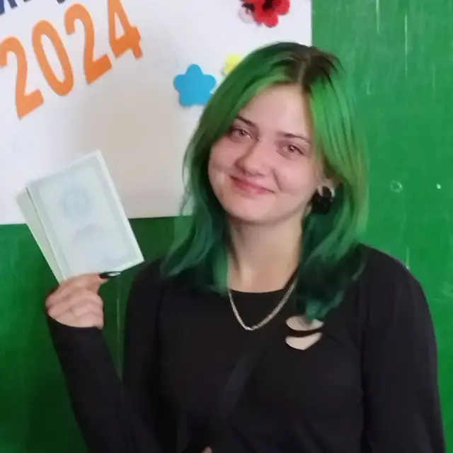 19岁的乌克兰女兵遇难，头一天丈夫去世，基辅把年轻人当炮灰！