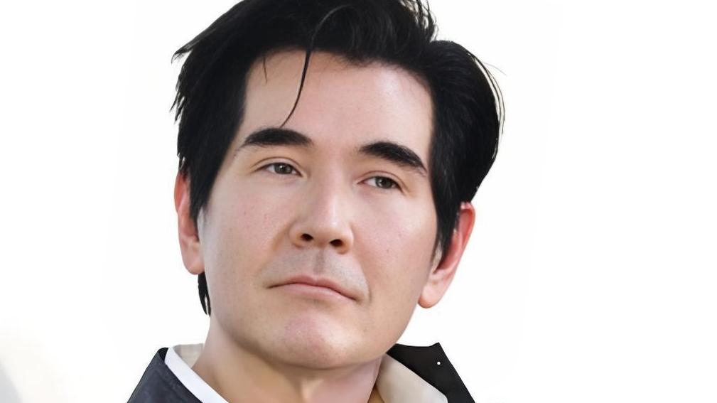 1987春晚只敢拍他上半身，爆红后被封杀14年，费翔活的太通透了