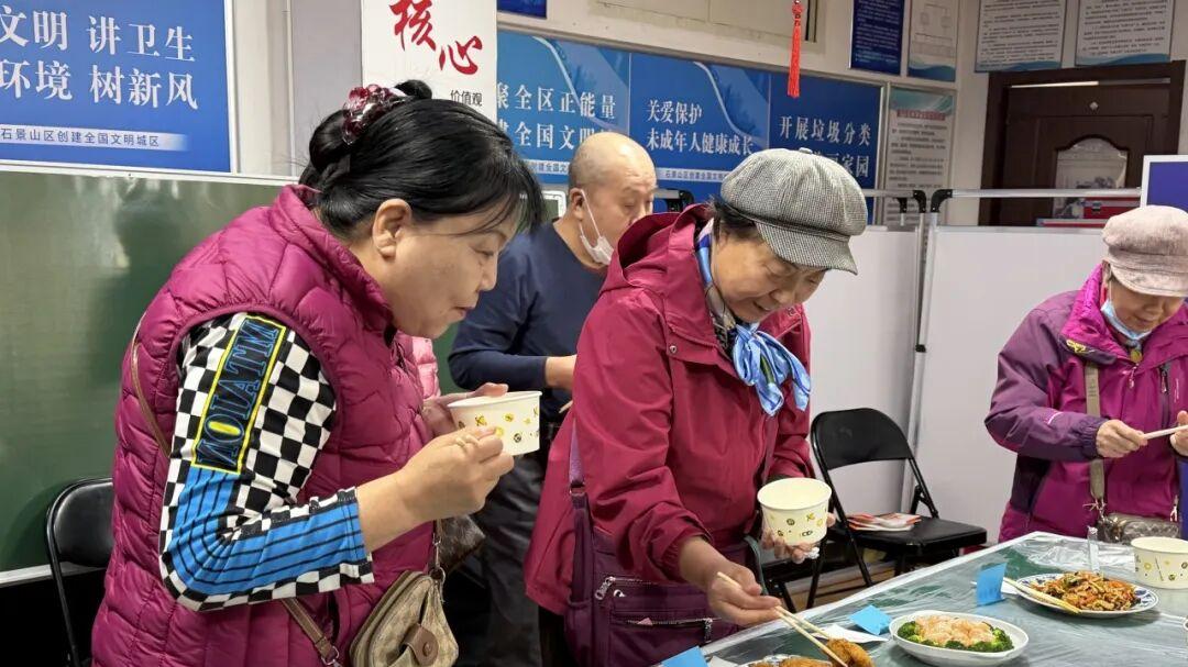 重兴园社区举办“舌尖上的邻里情”百家宴活动