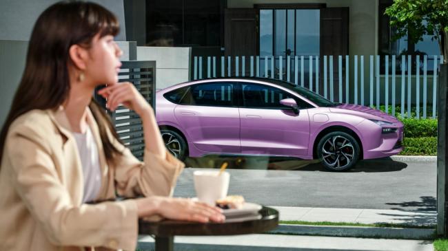 江铃集团新能源易至汽车羿驰05巧克力版，出行更高效