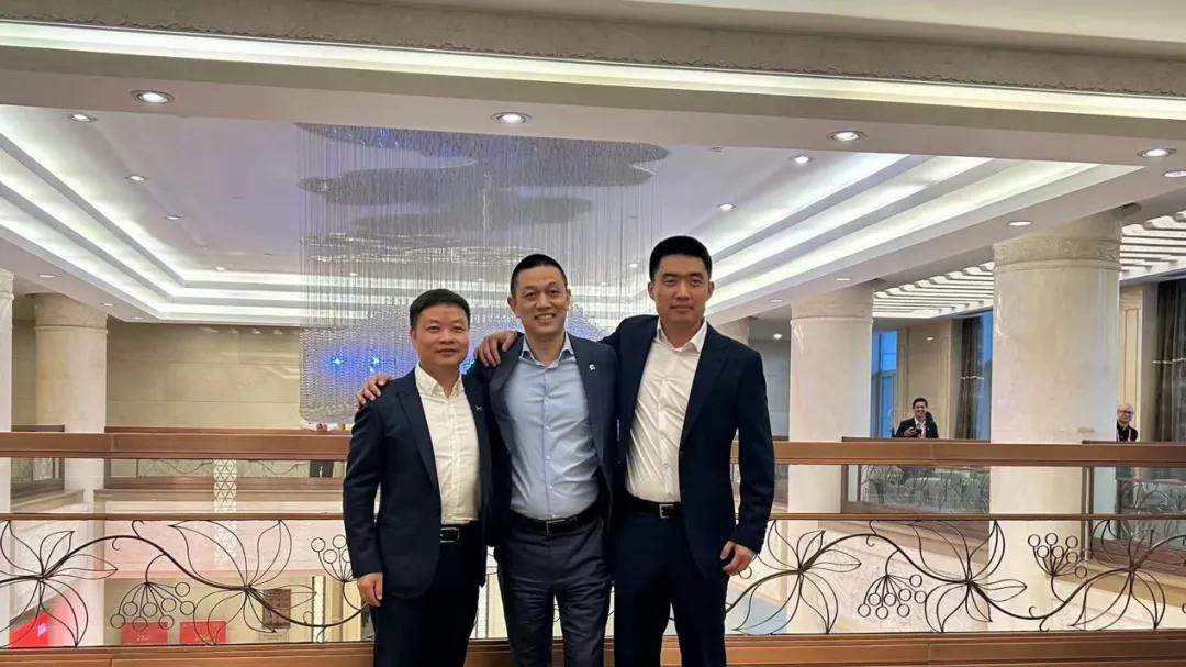 理想，卷不过就“跑”？