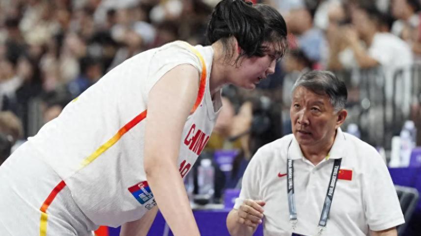 女篮2.26米巨人，首次没得分，球迷：宫导还敢征召她吗