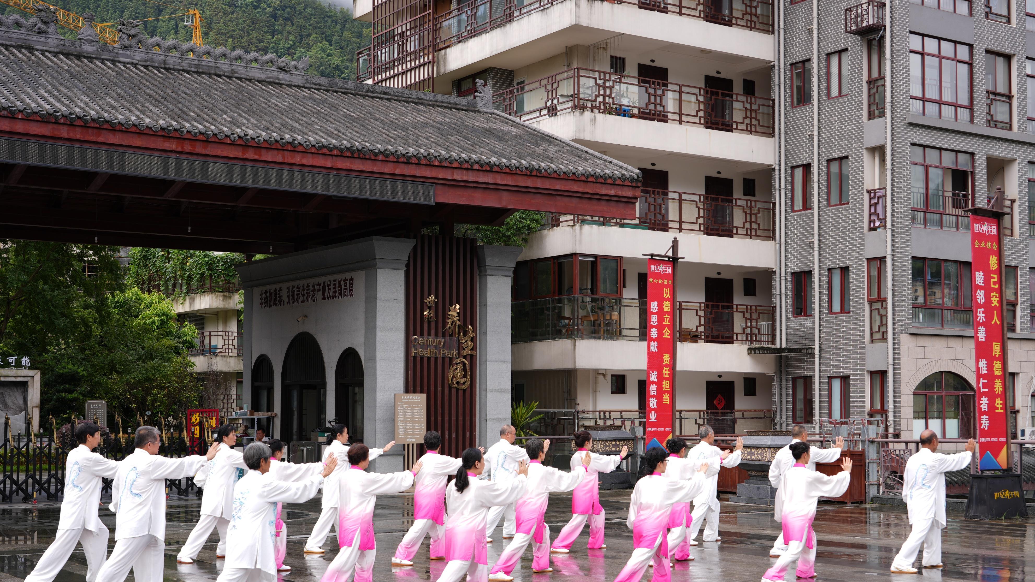 中国最适合养老的地方，不是三亚也不是威海，而是这个长寿之乡