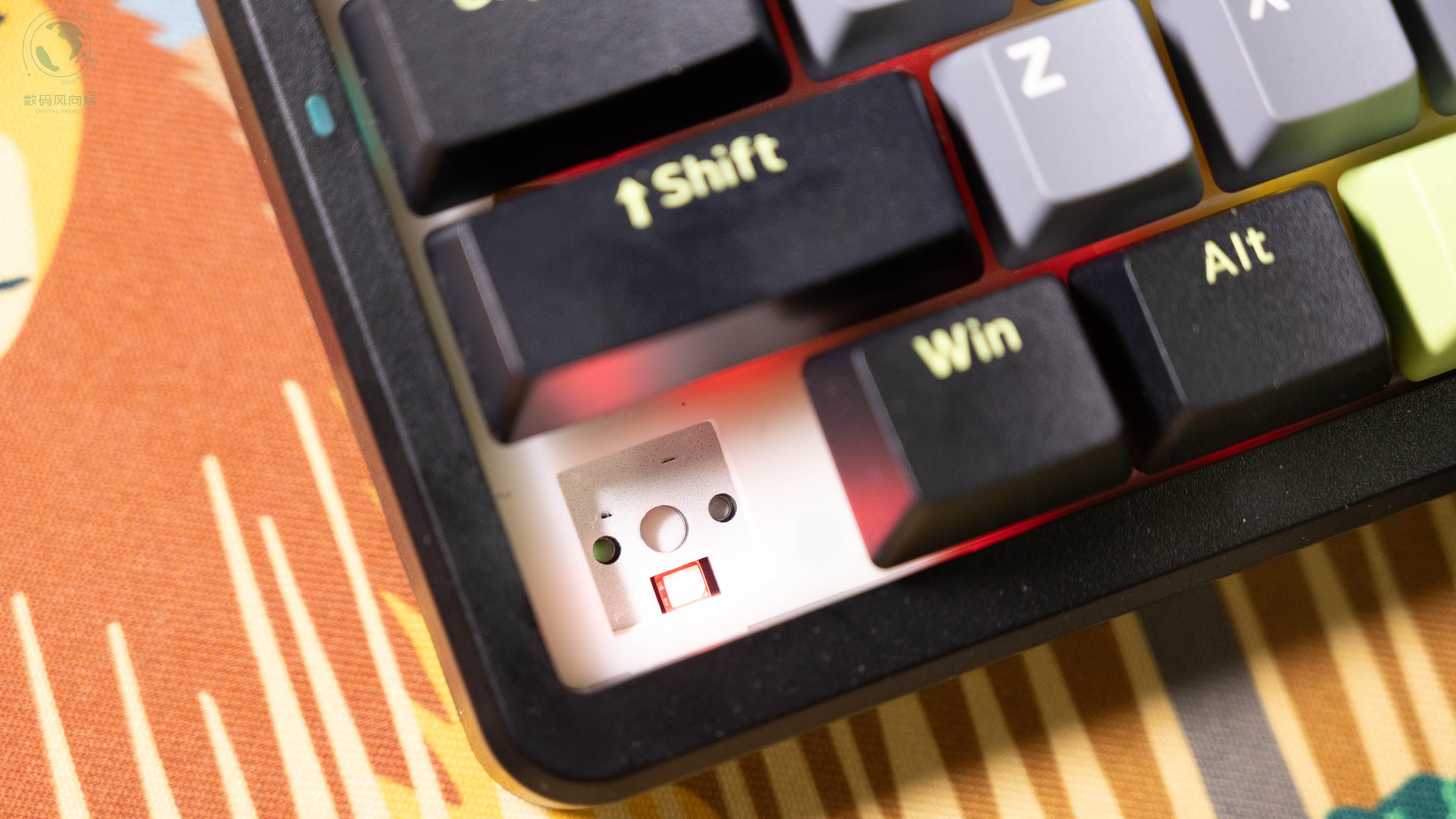 深夜办公游戏不怕吵，三百元内也能体验热插拔键盘的乐趣，雷柏VT9 MAX和V700DIY-98