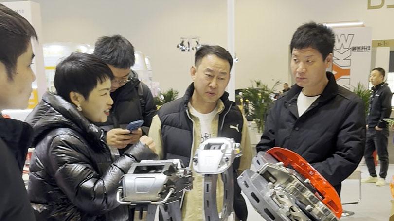 中国碳玩家大联盟惊艳AIT：RF RACER一站式方案定义制动新标准