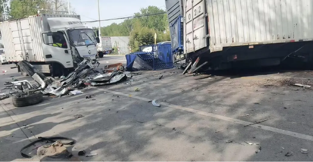 问界汽车被撞得稀碎，换成吉利比亚迪这种高档车会不会好一点