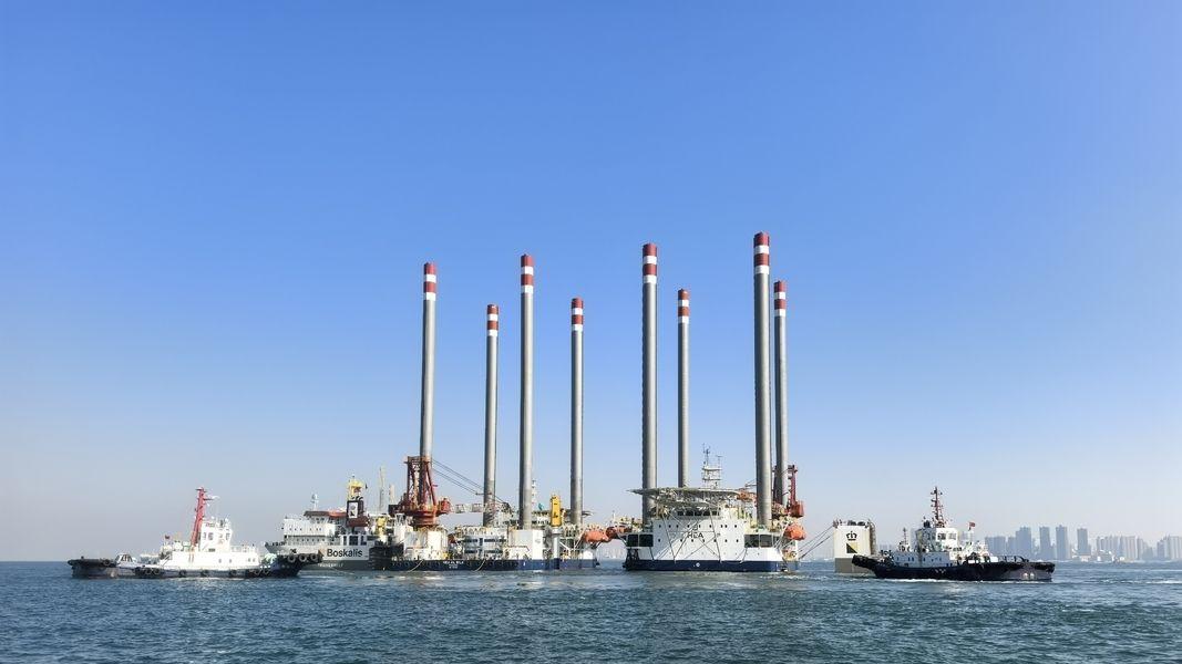 总重量超1万吨！青岛引航站完成今年首次湿拖浮装引航作业