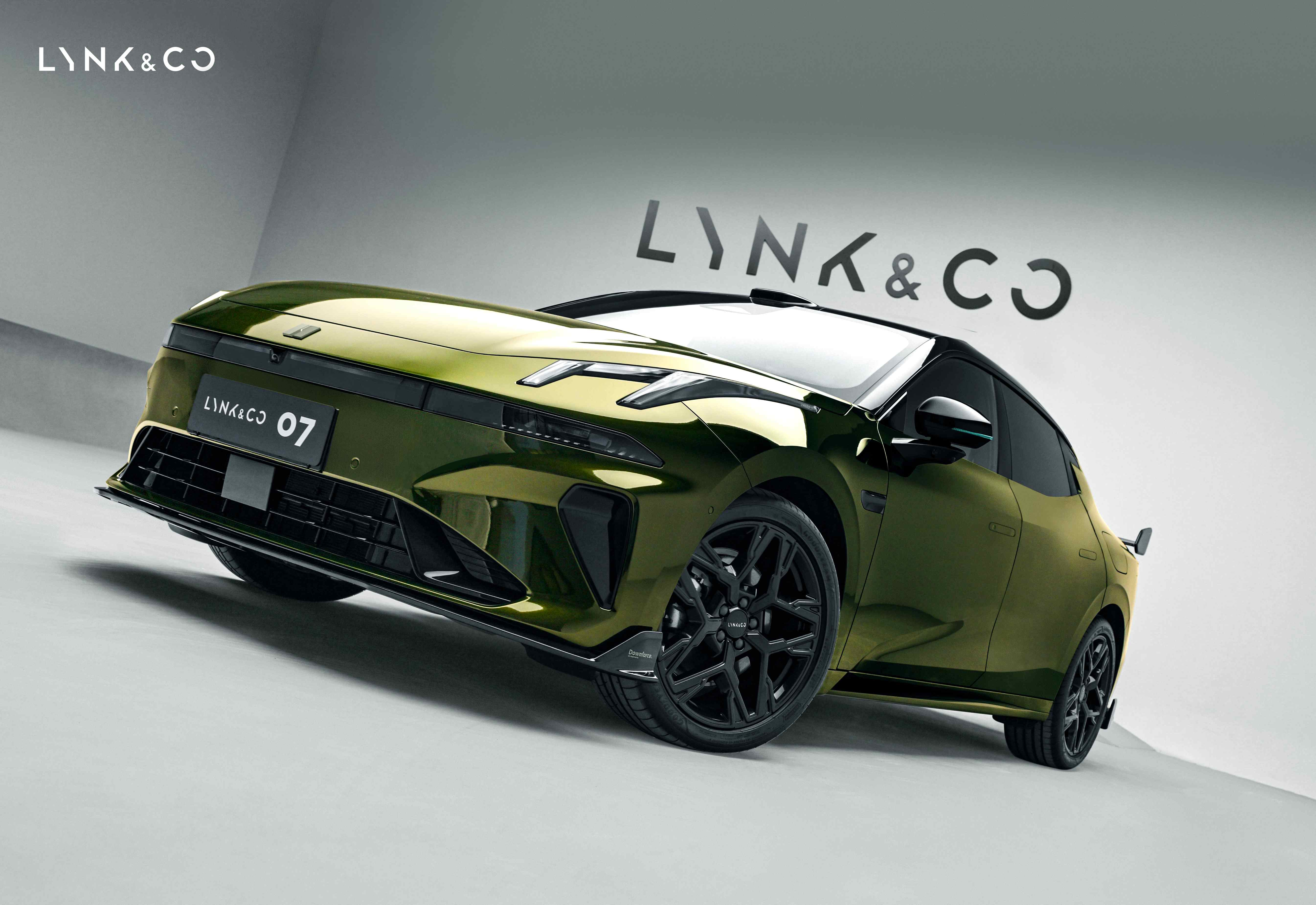 车身带ROBBi幻彩标识的领克07 EM-P，可不是普通联名