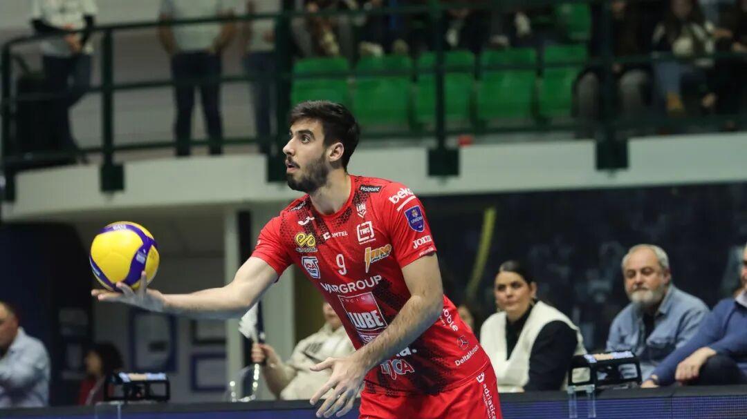 男排国家队主攻 公开揭露俱乐部发布虚假通报 直播力挺队友