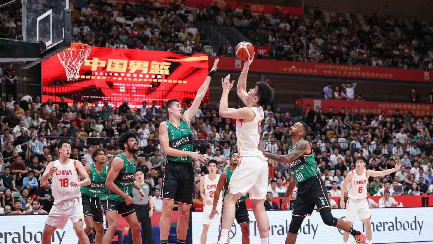 感动！余嘉豪辗转3万里，驰援中国男篮