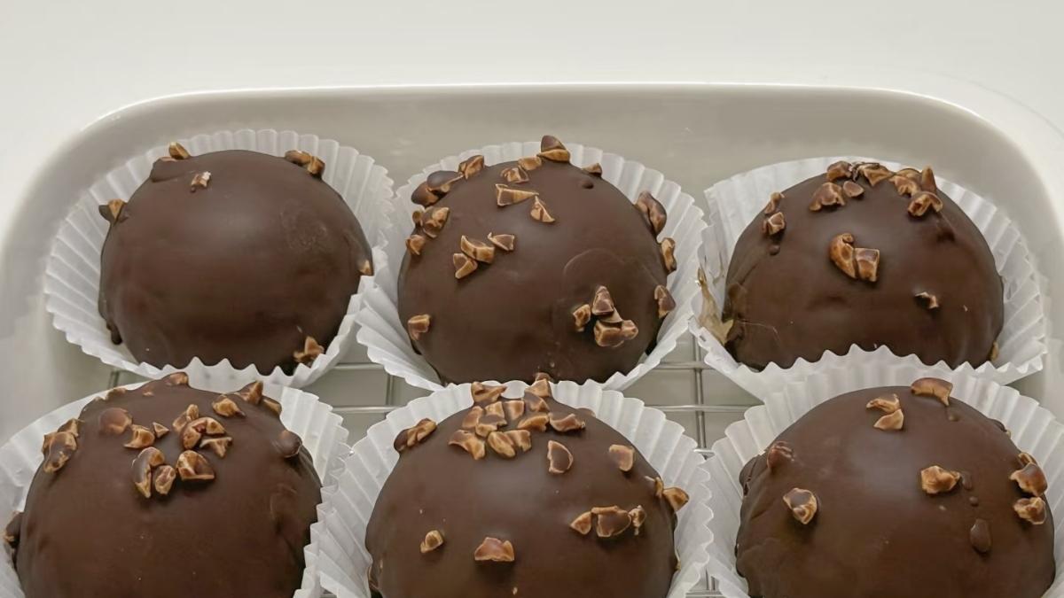 复刻网红美味：在家做出冰激凌口感的脆皮蓝莓乳酪球