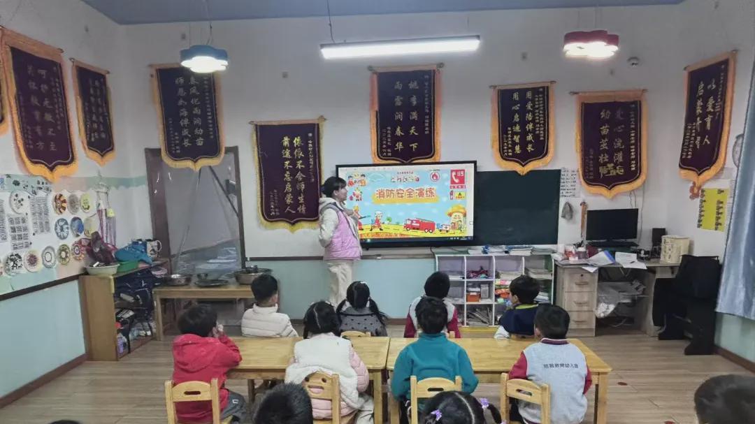 以练为战 防患未然 信阳市浉河区哈敦幼儿园消防应急疏散演练