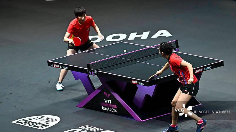 先后击败陈熠和王曼昱，韩莹与何卓佳成为队友，受益匪浅