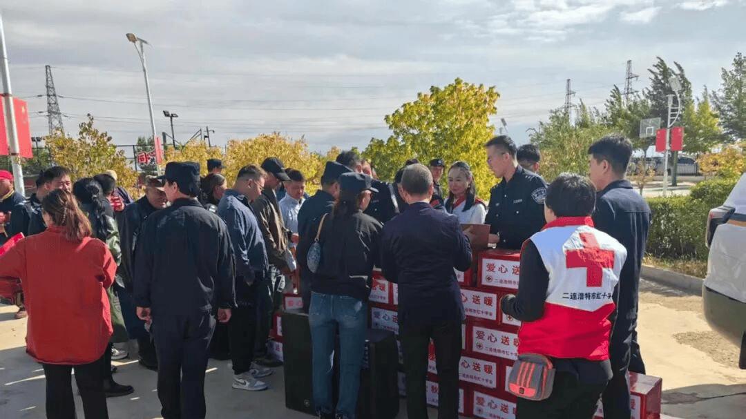 践行公益初心 赋能北疆民生—— 鸿茅药业向内蒙古红十字会捐赠 100 万元健康物资
