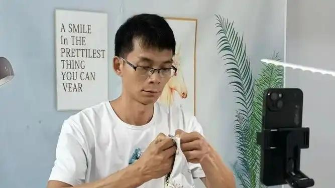 唐尚珺期考分数暴跌，直言难毕业期待直播更适合自己