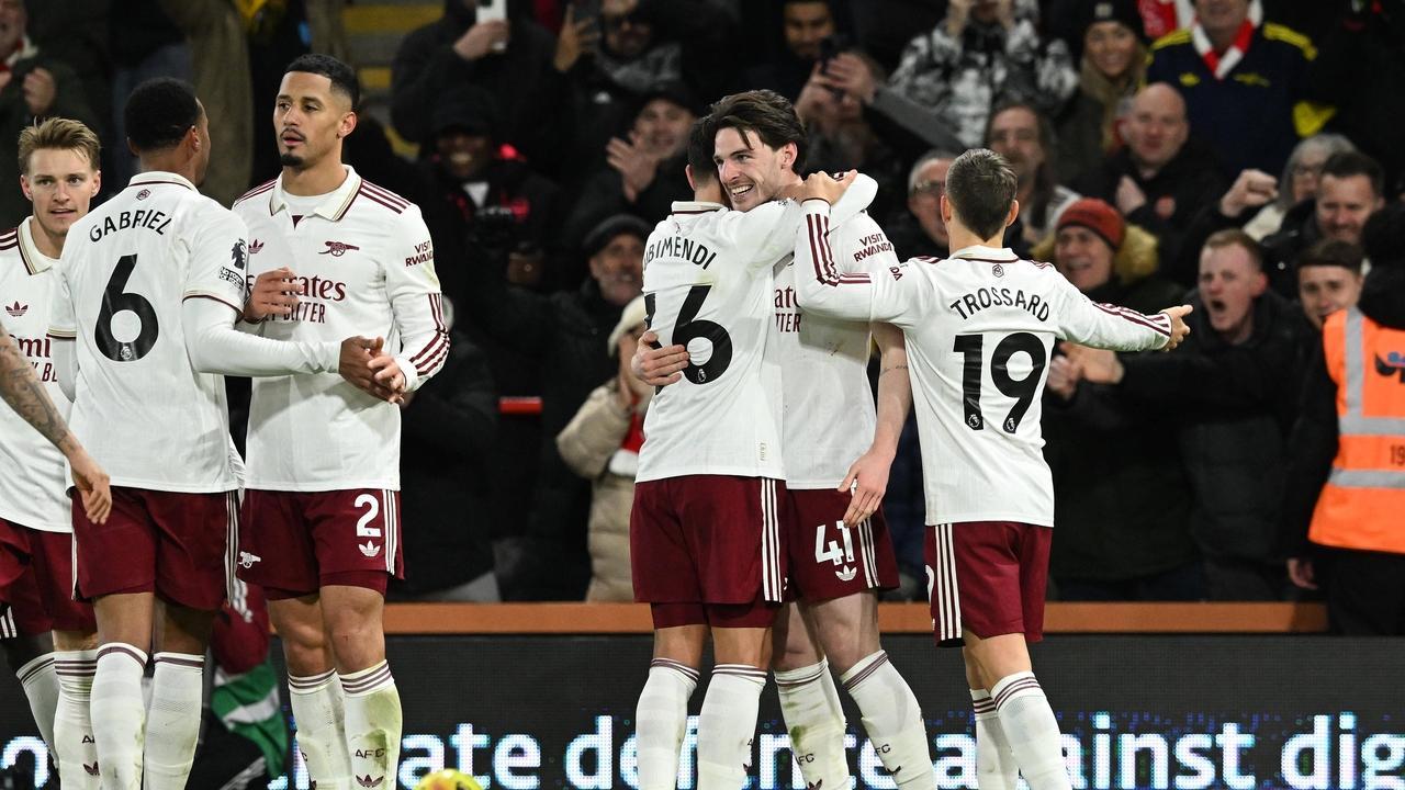 卡里克执教战绩长足进步，曼联为何蹊跷按兵不动，英超奇葩埃弗顿隔壁曼城提供范例！