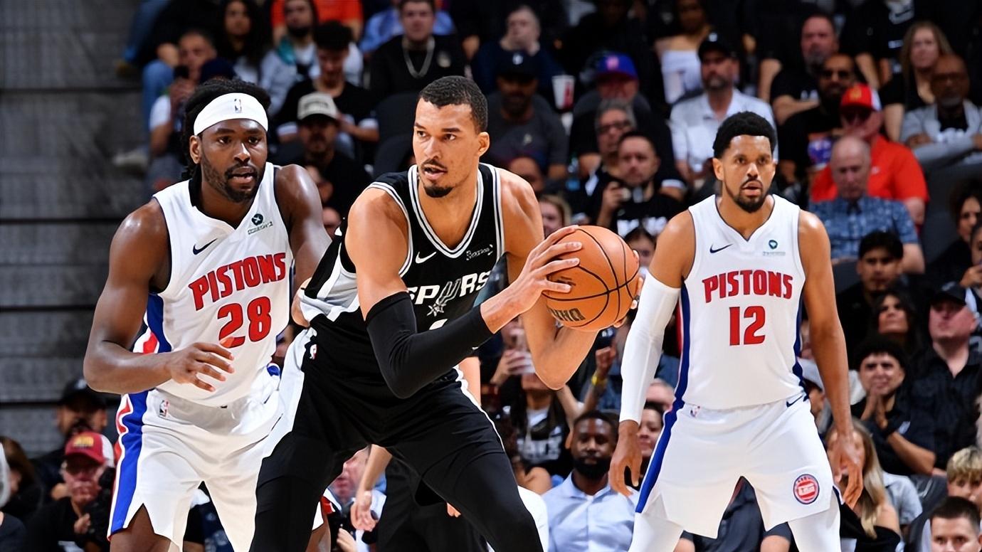 马刺双杀活塞，对东西第一6胜1负！文班38分16板5帽，福克斯29分