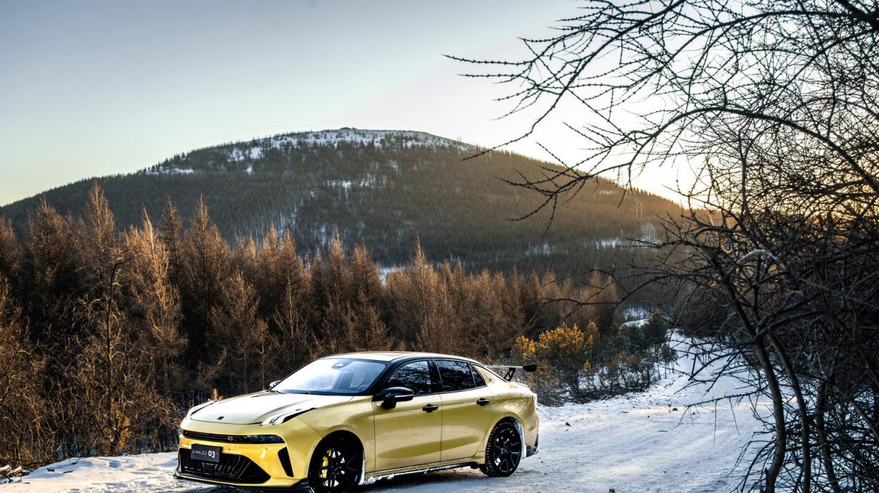 10.38万起真香预警！看完雪地表现想立刻拥有领克03家族