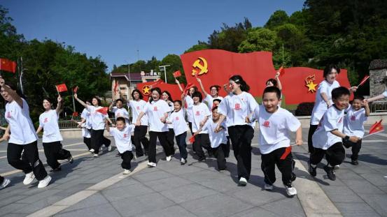 红脉传浙里 青春舞四方 ——浙江四地开展五四主题街舞快闪活动